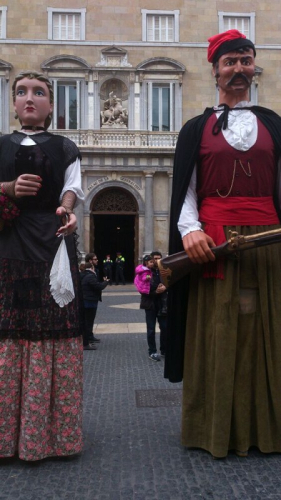 Els gegants a la plaça Sant Jaume