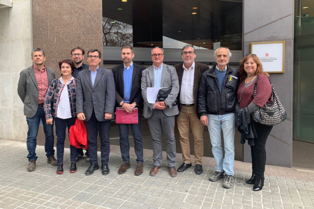 Alcaldes i regidors del Baix Nord davant la seu del Departament de Territori. Foto: Ajuntament de Sant Esteve Sesrovires
