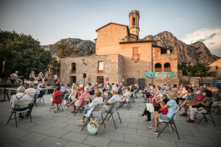 Les Anxovetes, a la Festa Major de Collbató