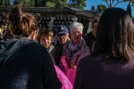 Segon dia de lliurament de bosses reutilitzables i actuacions al Mercat per conscienciar sobre la reducció de residus