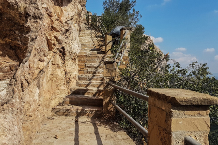 Reobert el camí a les Coves de Montserrat