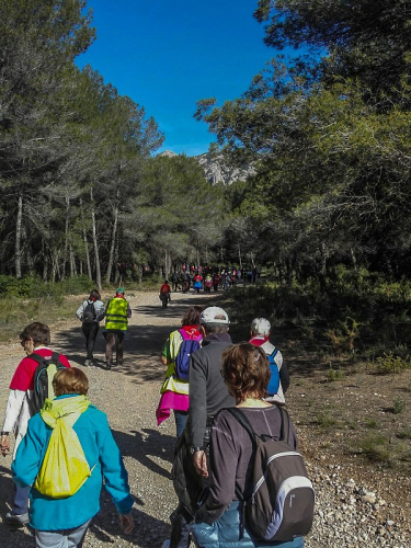 Caminada de la gent gran a Collbató