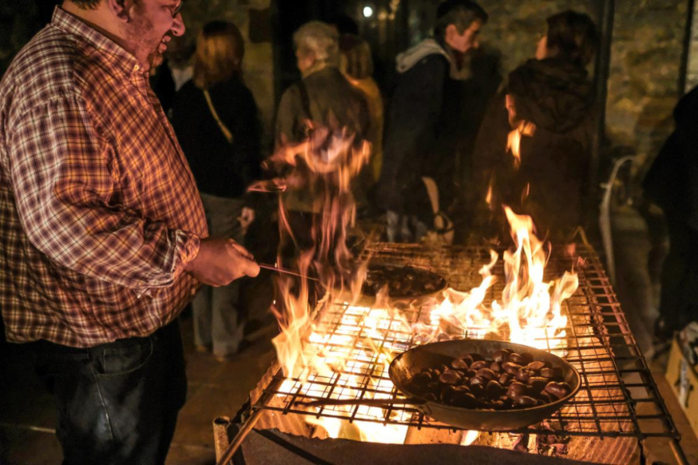 Castanyada solidària, a partir de les 19.30 hores, al pati del costat de l'església