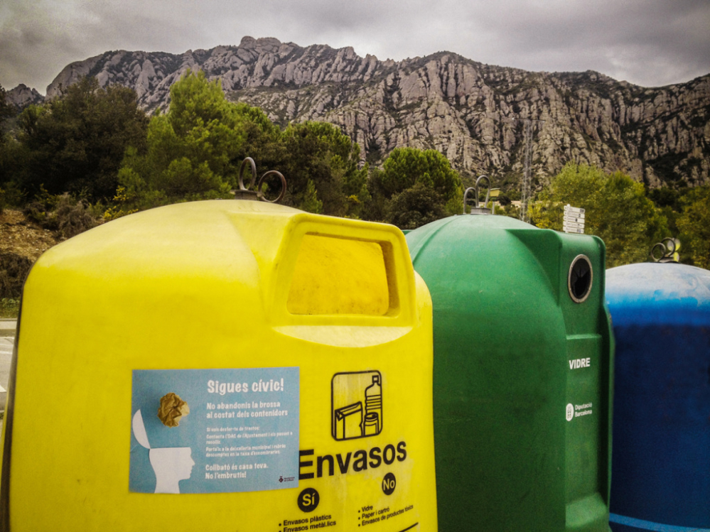 Campanya de conscienciació per evitar brossa al costat dels contenidors