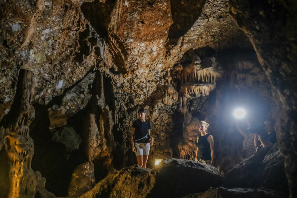 Filmació del reportatge de TVE a les Coves de Montserrat