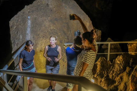 Filmació del reportatge de TVE a les Coves de Montserrat