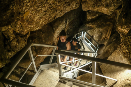 Filmació del reportatge de TVE a les Coves de Montserrat