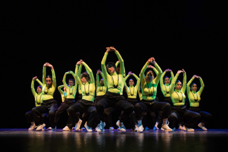 Una de les coreografies de D8N8. Fotografia de Carlos Ojeda.