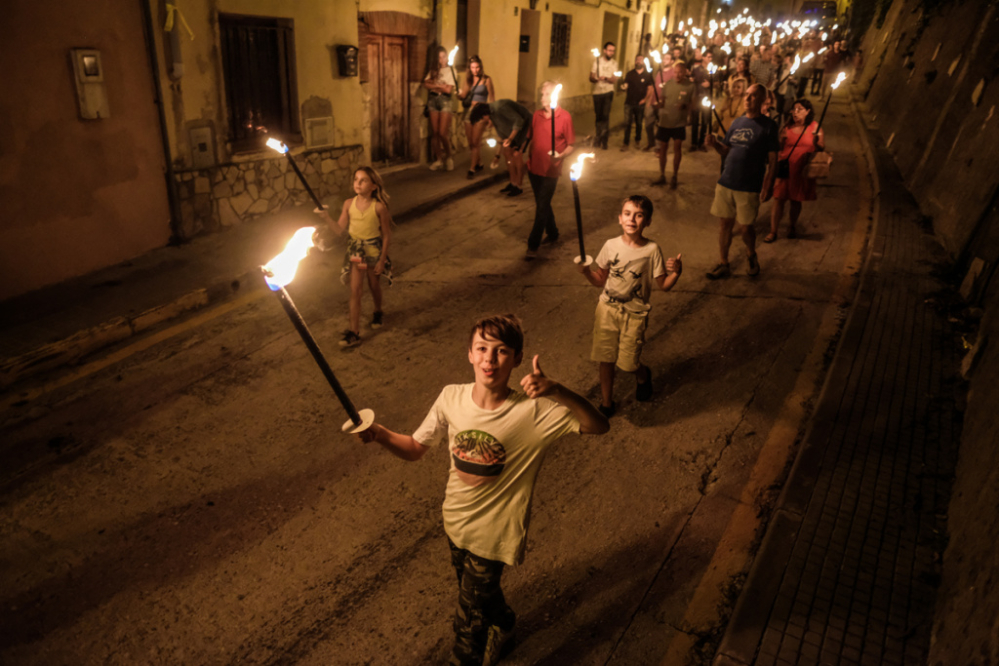 La baixada de torxes, un dels actes destacats de la celebració de la Diada a Collbató