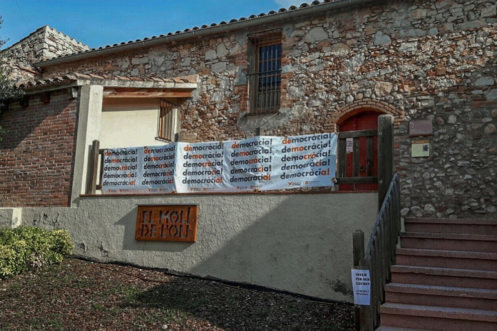 Cartells a Collbató a favor del Referèndum