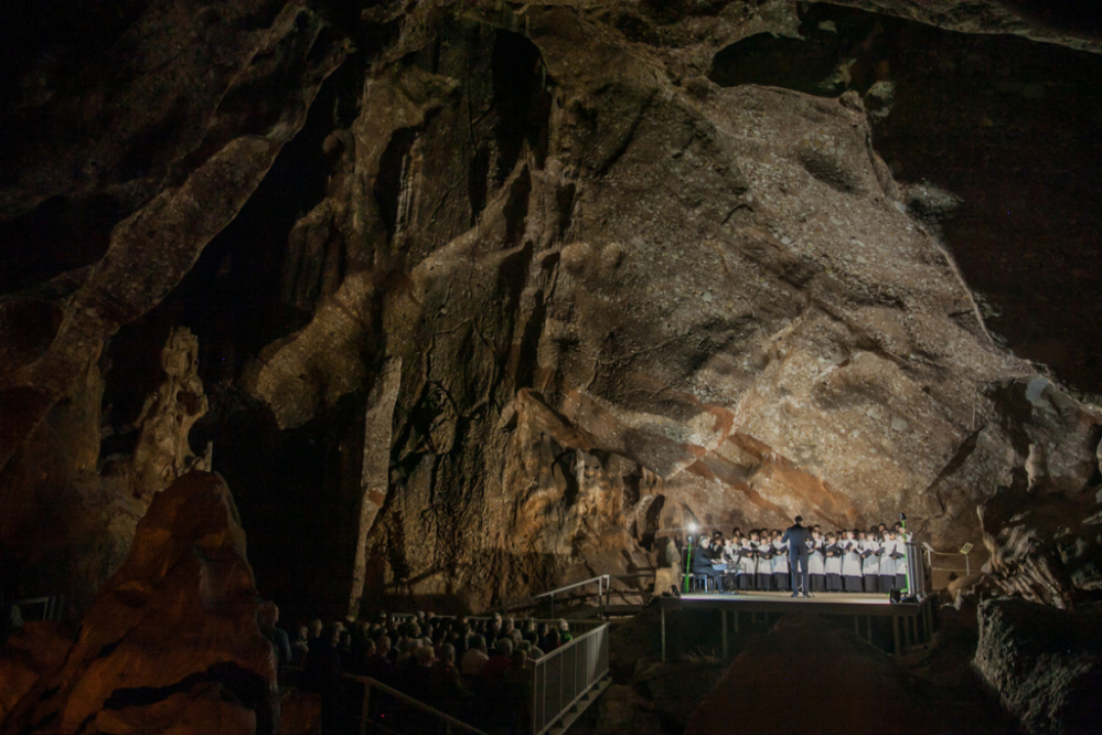 L'Escolania, a les Coves de Montserrat