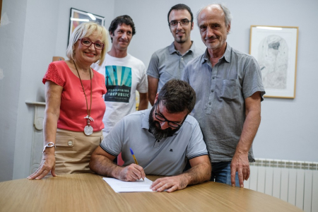 Signatura del Decret d'Alcaldia