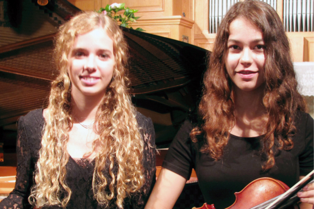 Neus Sánchez i Cristina Parés, aquesta tarda, a l'església de Sant Corneli