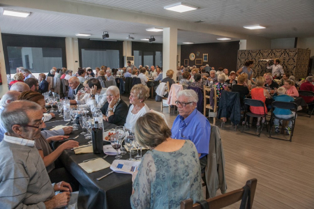 Dinar d'homenatge a la gent gran