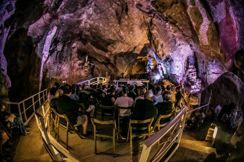 El festival Gong, a les Coves de Montserrat.