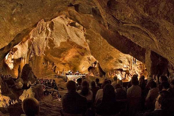 El festival Gong, a les Coves de Montserrat