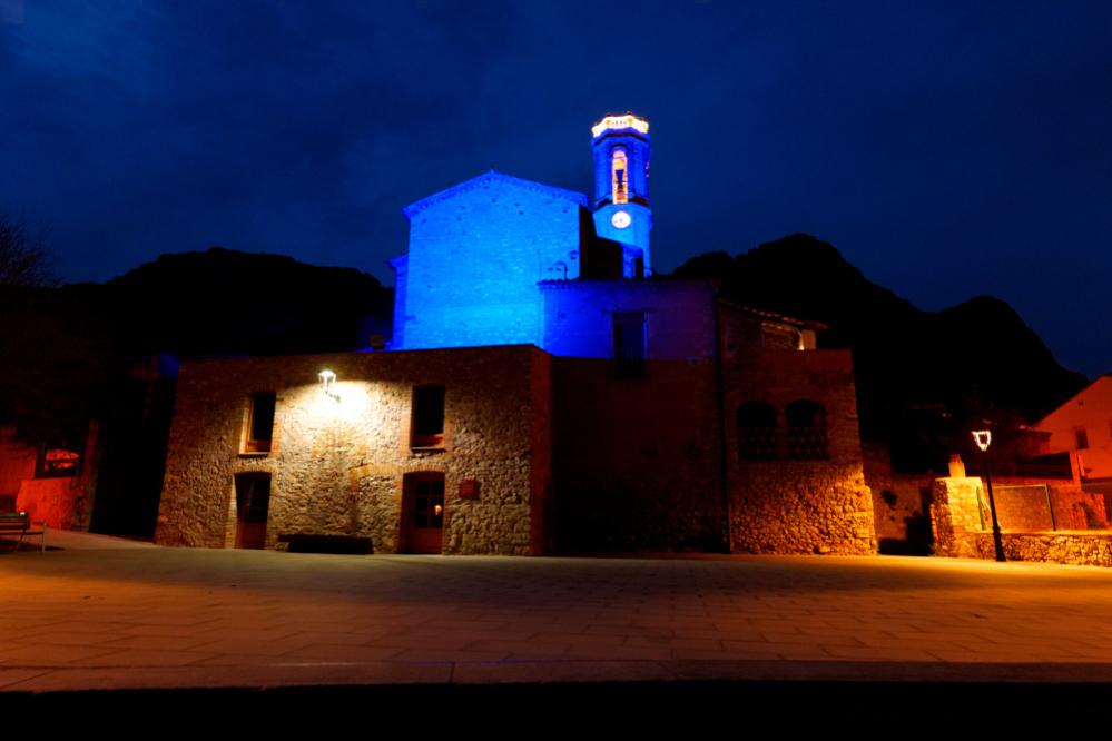 Sant Corneli s’il·lumina de color blau