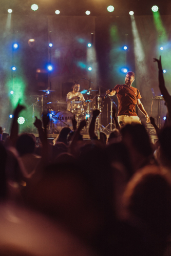 KOERS EN CONCERT