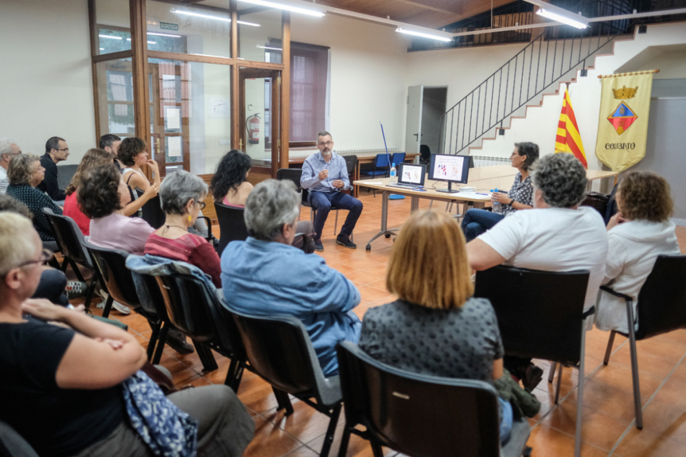 Primera de les xerrades de l'Associació Petit Món
