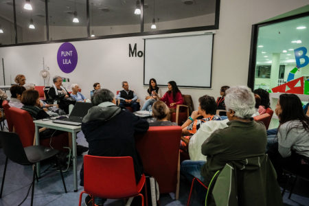 Un moment de la trobada amb la Montse Pérez