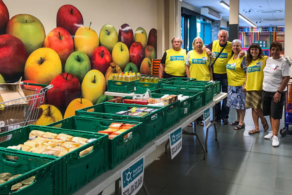 La recollida solidària aplega més de 2 tones de productes bàsics