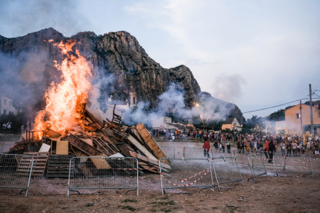 Encesa de la foguera de Sant Joan