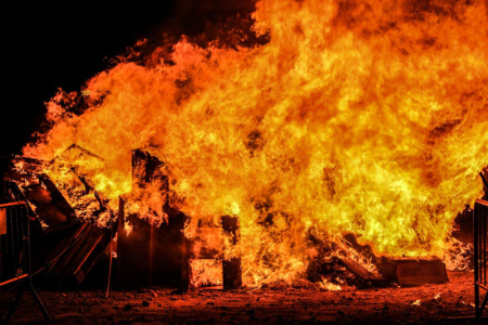A partir de demà dijous, pots fer créixer la foguera de Sant Joan