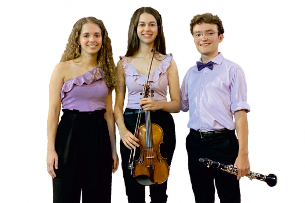 Diumenge vinent, 23 d'agost, a les 19 hores, actuarà el trio format per la violinista Cristina Parés, el clarinetista David Carmona i la pianista Neus Sánchez